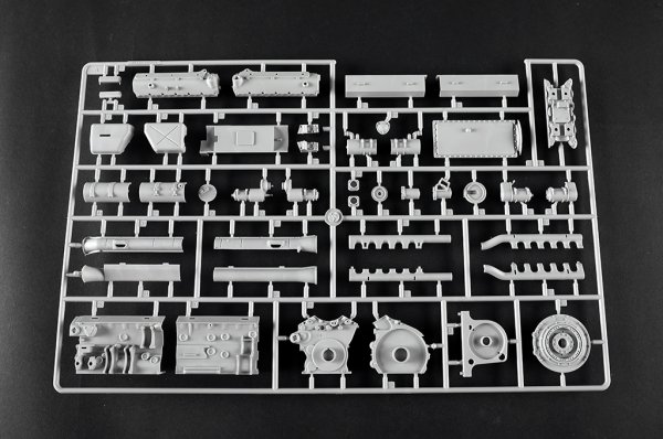 Trumpeter 00948 German Tiger II Heavy Tank - Porsche Turret Early Production 1/16