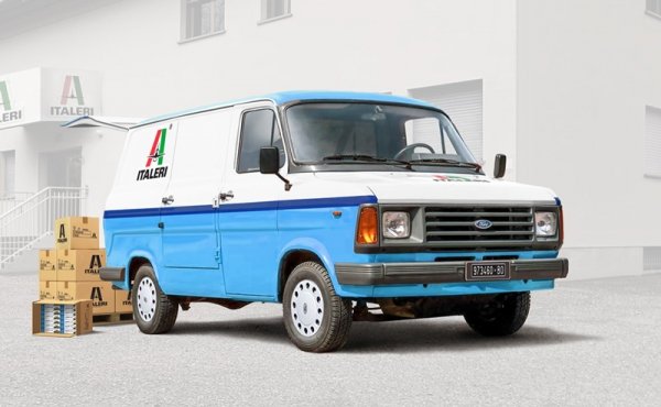Italeri 3975 Ford Transit "Italeri" 1/24