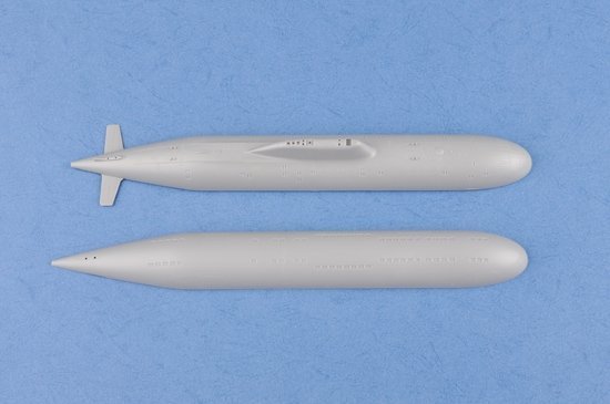 Hobby Boss 83525 Russian Navy SSN Akula Class Attack Submarine (1:350)