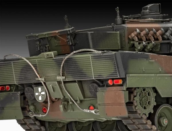 Revell 05631 70 Years Bundeswehr: Leopard 2 A6 Exclusive Edition 1/35