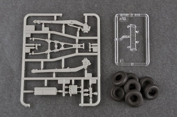 Trumpeter 07179 Russian 9P113 TEL w/9M21 Rocket of 9K52 Luna-M Frog-7 tactical rocket 1/72