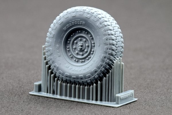 ScaleX WM 35001S HMMWV MT/R 24-bolt Sagged wheel set (Academy, ICM) 1/35