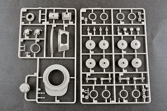 Trumpeter 09590 Soviet T-100 Heavy Tank 1:35