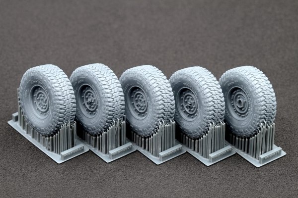 ScaleX WM 35002S HMMWV MT/R 12-bolt Sagged wheel set (for Academy, ICM) 1/35