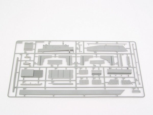 Trumpeter 05606 USSR Admiral Kuznetsov aircraft carrier 1:350