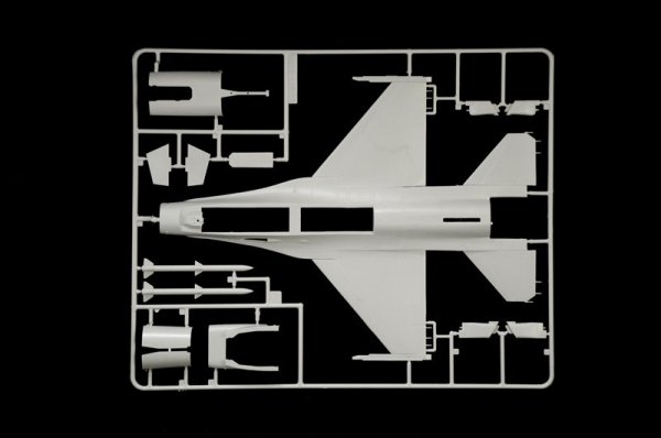 Italeri 2786 F-16 A Fighting Falcon (1:48)