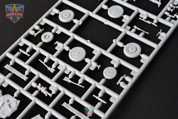 Modelsvit 72050 Su-17UM3 advanced two-seat trainer 1/72