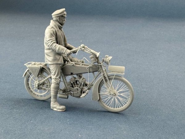 Copper State Models F32-060 German Dispatch Rider standing with a motorcycle (Motorcycle not included) 1/32