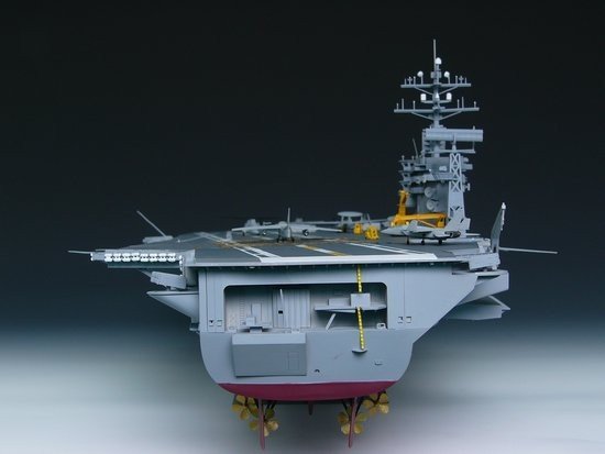 Trumpeter 05605 U.S. CVN-68 Nimitz aircraft carrier 1975 (1:350)