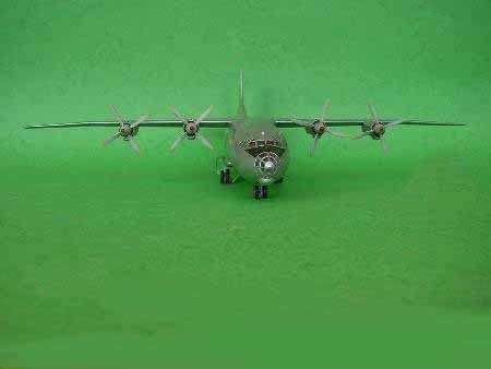 Trumpeter 04001 AntonovAn-12BK Cub 1/100