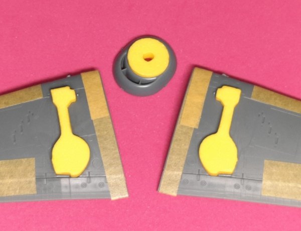 Omask 77217 F6F Hellcat wheel bay plugs (for Eduard) 1/72