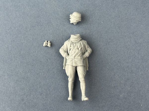 Copper State Models F32-057 Italian Airman in Roold crash helmet 1/32