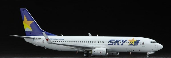 Hasegawa 10744 Boeing 737-800 Skymark Airlines 1/200