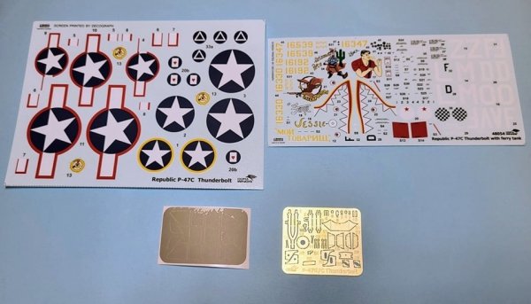 Dora Wings 48054 Republic P-47C Thunderbolt with Ferry Tank 1/48