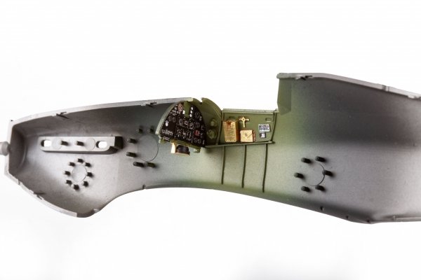 Eduard FE1382 Hurricane Mk. IIc Arma Hobby 1/48