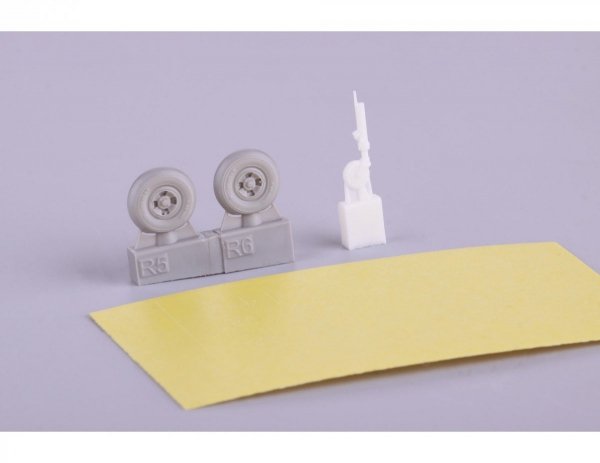 Eduard 672146 Spitfire Mk. VIII wheels - 4 spoke w/ smooth tire EDUARD 1/72