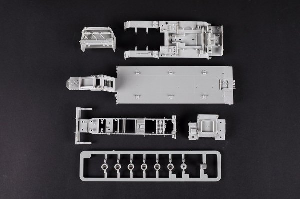 Trumpeter 07196 Slt-56 Tractor with 56t Semi Trailer 1/72