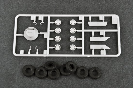 Trumpeter 07137 Russian BTR-70 APC early version 1/72