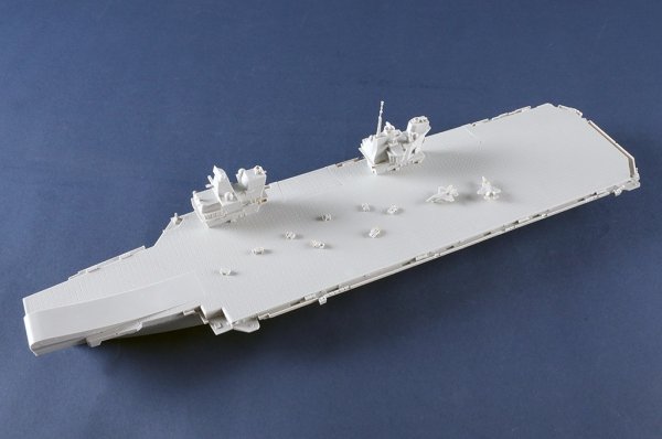 Trumpeter 06751 Queen Elizabeth Aircraft Carrier 1/700