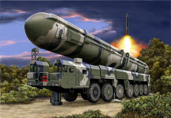 Revell 03303 TOPOL SS-25 Sickle (1:72)