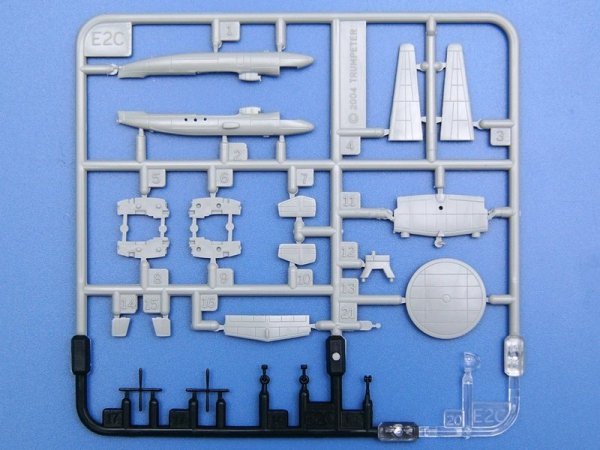 Trumpeter 05605 U.S. CVN-68 Nimitz aircraft carrier 1975 (1:350)