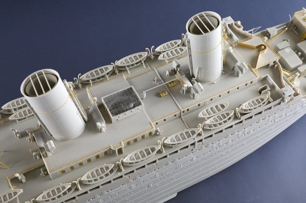 Trumpeter 03720 Olympic 1/200 