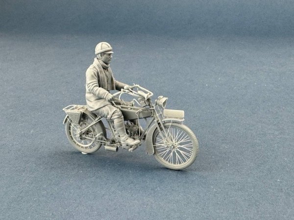 Copper State Models F35-057 German Dispatch Rider riding a motorcycle ( Motorcycle not included) 1/35