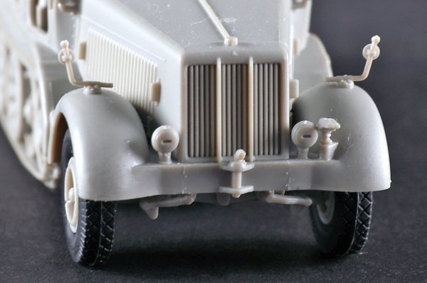 Trumpeter 07403 German Sd.Kfz. 8 schwerer Zugkraftwagen 12t 1/72