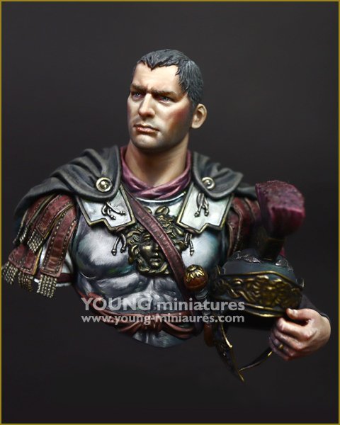 Young Miniatures YH1868 Roman Officer 1/10