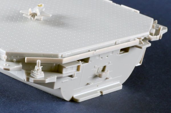 Trumpeter 06751 Queen Elizabeth Aircraft Carrier 1/700