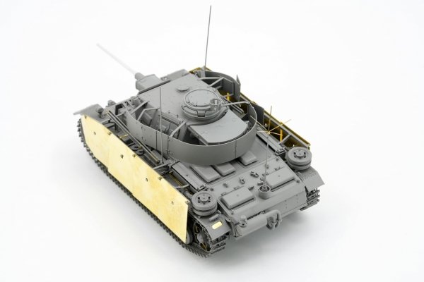 Border Model BT-048 Pz.Bef.Wg.III Ausf.K 2in1 w/Schürzen 1/35