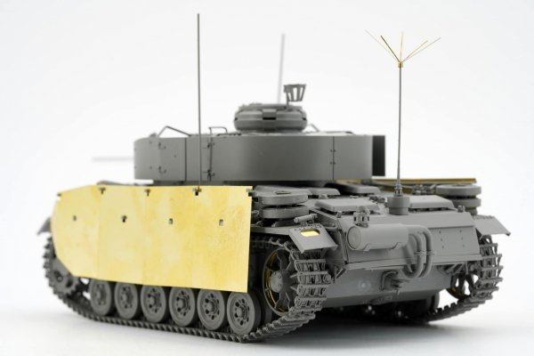 Border Model BT-048 Pz.Bef.Wg.III Ausf.K 2in1 w/Schürzen 1/35