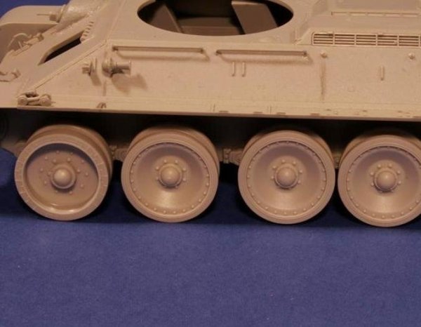 Panzer Art RE35-168 T-34 with captured “Panther” road wheels (112 Zavod and SPG SU-85/SU-100) 1/35