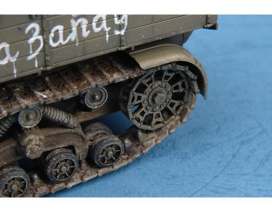 Trumpeter 01573 Voroshilovets Tractor (1:35)