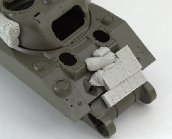Panzer Art RE35-479 Stowage set for M4 “Sherman” (British Army) 1/35