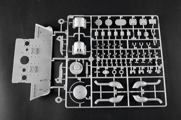 Trumpeter 00948 German Tiger II Heavy Tank - Porsche Turret Early Production 1/16
