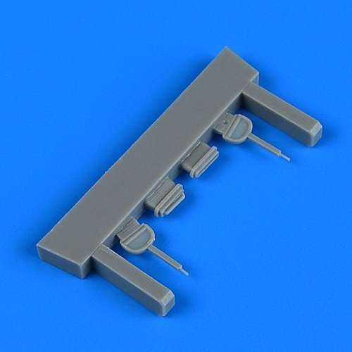 Quickboost QB48925 Hawker Hurricane steps 1/48