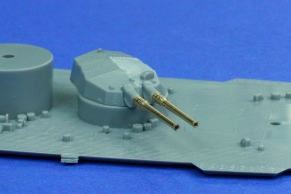 RB Model 700L10 Lufa Ise class 1/700
