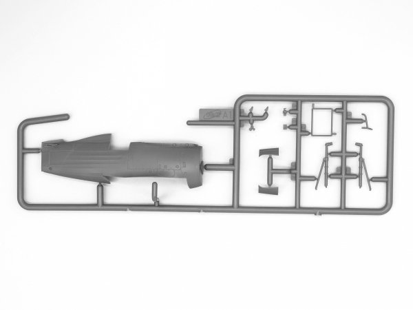 ICM 48094 I-153 Luftwaffe with Pilots and Ground Personnel 1/48