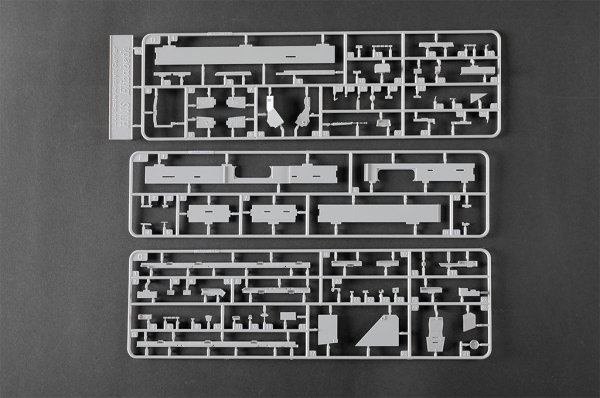 Trumpeter 06751 Queen Elizabeth Aircraft Carrier 1/700