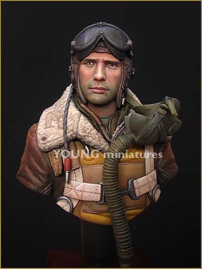 Young Miniatures YM1815 B-17 Waist Gunner ETO, 1944 1/10