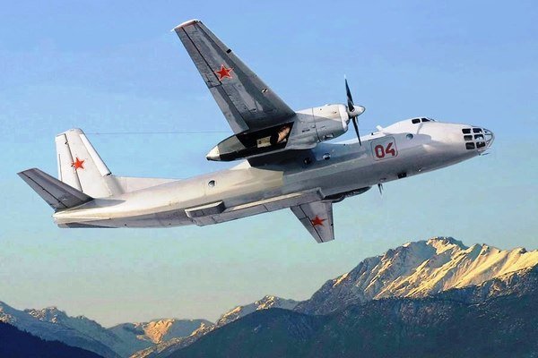 A-Model 72220 Soviet Antonov An-30 &quot;Clank&quot; 1:72
