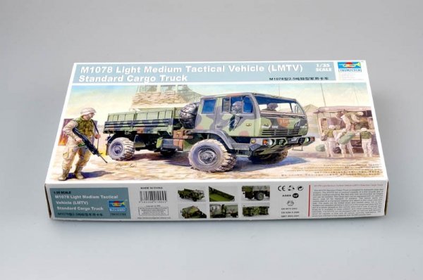 Trumpeter 01004 M1078 Light Medium Tactical Vehicle (LMTV) Standard Cargo Tru (1:35)