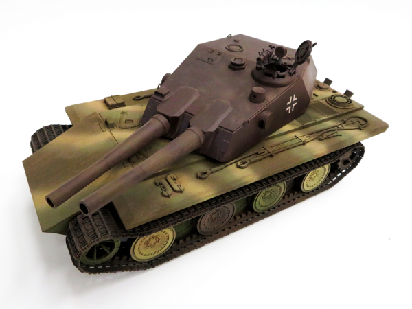 Modelcollect UA35011 Fist of war, WWII German E-60 heavy tank with twin 128mm assault guns 1/35