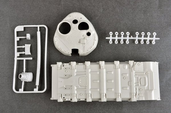 Trumpeter 09610 Russian T-72B3 with 4S24 Soft Case ERA &amp; Grating Armour 1/35