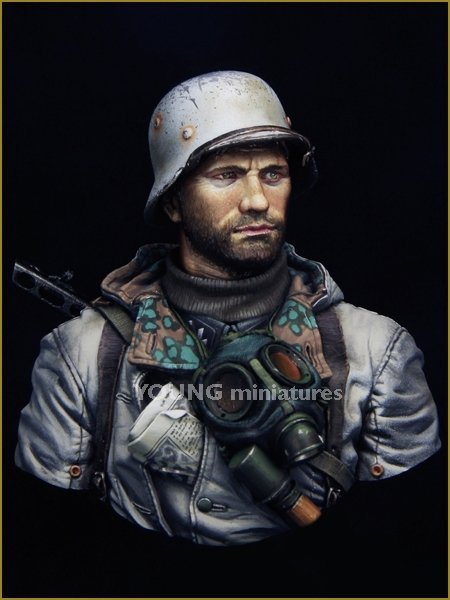 Young Miniatures YM1849 German Motorcyclist East Front WWII 1/10
