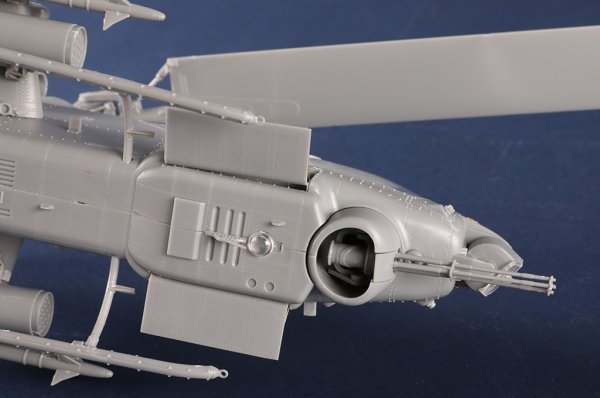 Trumpeter 05117 AH-1W Super Cobra (Turned Exhaust) 1/35