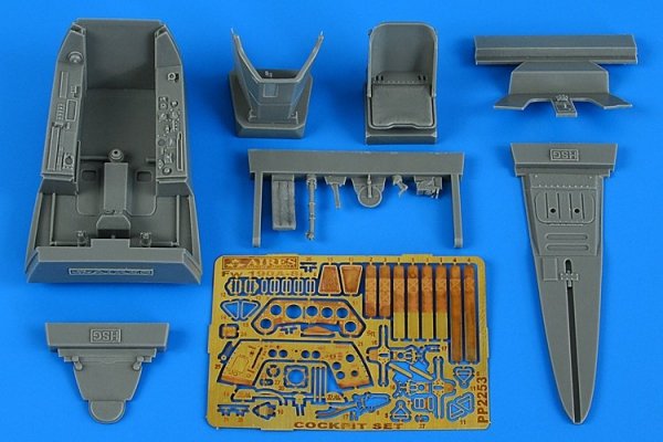 Aires 2253 Fw 190A-8 cockpit set 1/32 HASEGAWA