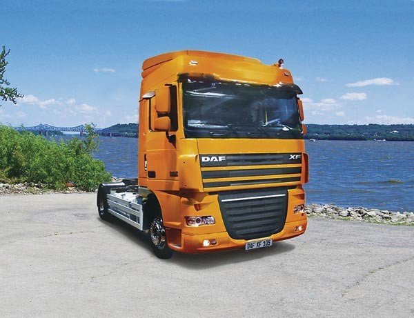 Revell 07496 DAF XF 105 Space Cab (1:24)