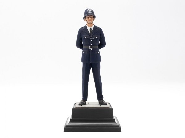 ICM 16011 British Policeman  1/16